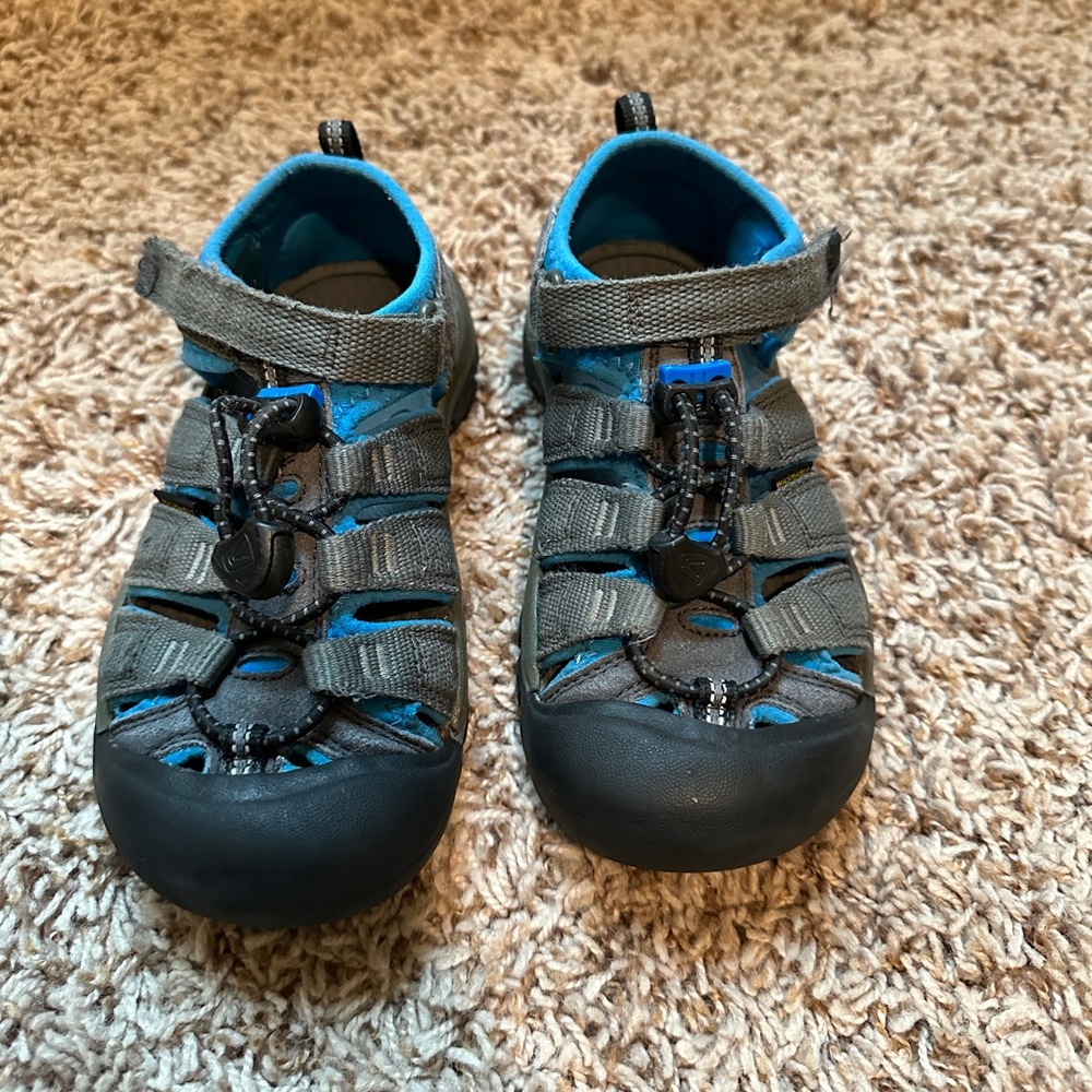 Keen Little Kids H2 closed toe water sandals / size 13 / magnet-brilliant blue